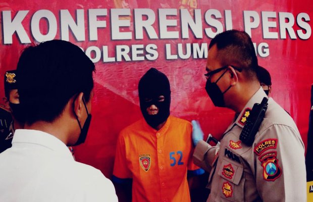 Foto : tersangka ( berbaju Orange ).