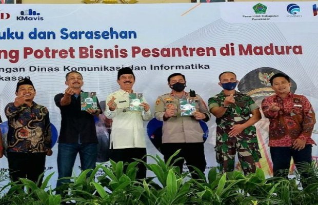 Foto : Wakil Bupati Pamekasan Kemeja Putih