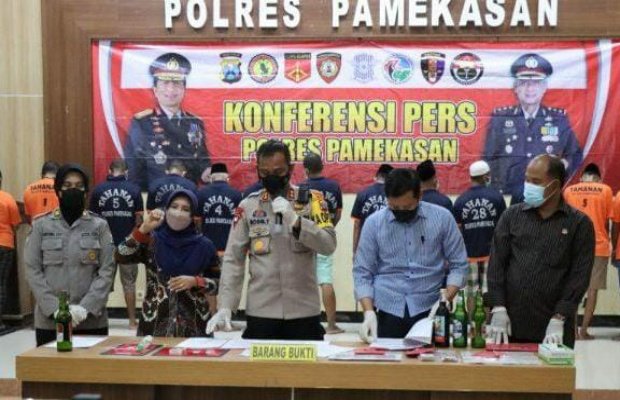 Foto : Kapolres Pamekasan saat konfrensi pers, Selasa (14/6/2022).