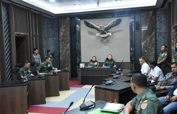 Foto: Jenderal Dudung terima kunjungan PB PSSI 