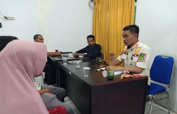 Foto: Dewan Pengawas PD Sumekar Sumenep saat meminta keterangan pemilik UD Bakti