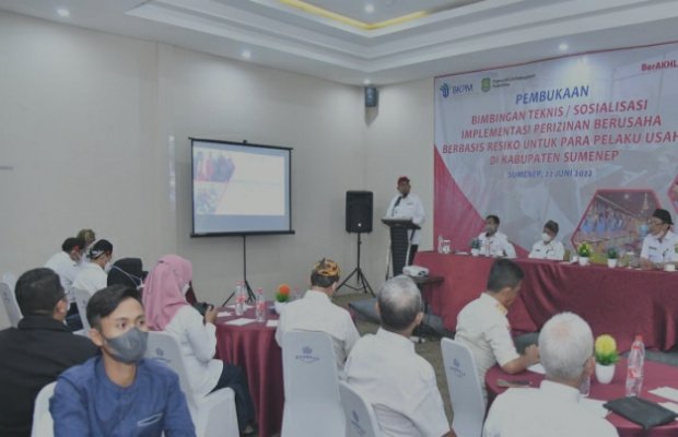 Foto: Bupati Sumenep Ach. Fauzi, di saat memberi sambutan pembukaan Sosialisasi Implementasi Perizinan Berusaha Berbasis Risiko