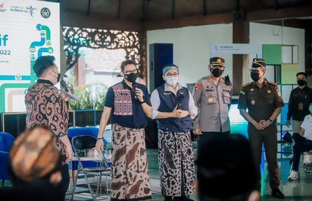 Foto : Menparekraf RI Sandiaga Uno saat kunjungi Kabupaten Pamekasan.