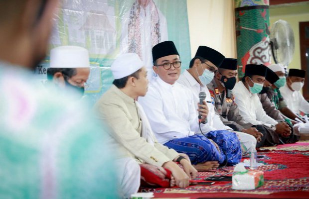 Foto : Bupati Pamekasan, Baddrut Tamam saat laksanakan kegiatan safari ramadhan 2022.