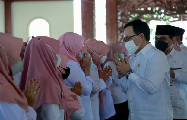 Foto: Bupati Pamekasan usai melantik 274 Guru P3K
