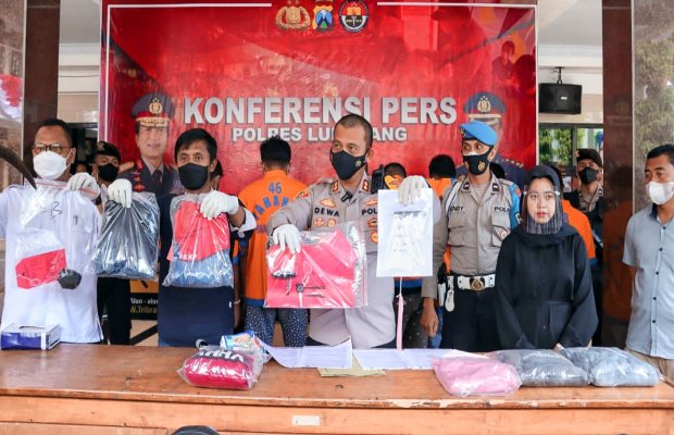 Foto : Konferensi Pers di Lobby Polres Lumajang