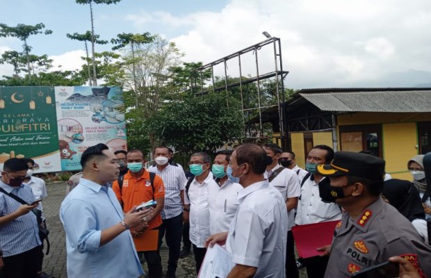 Foto : Kuasa hukum SPI saat menyambut pihak Polda Jatim  dengan baik