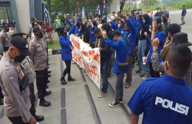 Foto: Aksi unjuk rasa mahasiswa 