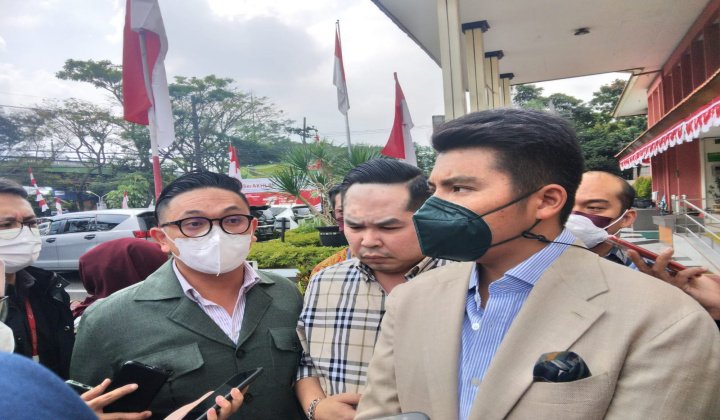 Tim kuasa hukum JEP saat diwawancarai awak media