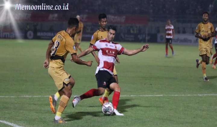 Foto: Dewa United vs Madura United 