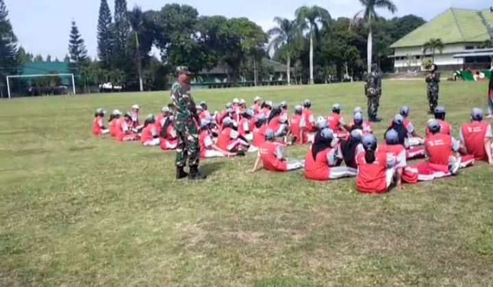 Foto : Suasana saat siswa - siswa Sekolah SPI Kota Batu mengikuti pendidikan bela negara