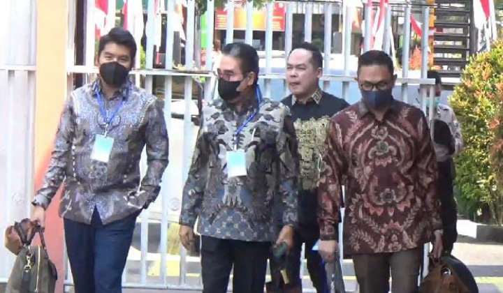 Foto: Tim kuasa hukum JEP, DR. Hotma Sitompoel, S.H., M.Hum, Jeffry Simatupang, S.H., M.H, Ditho Sitompoel, S.H., M.H dan Philipus Harapenta Sitepu, S.H., M.H.