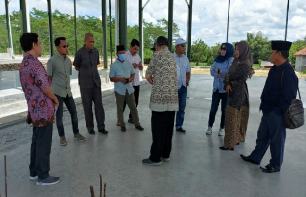 Foto: (Dok) Ketua dan anggota Pansus DPRD Sumenep saat sidak gedung KIHT di Kecamatan Guluk-guluk