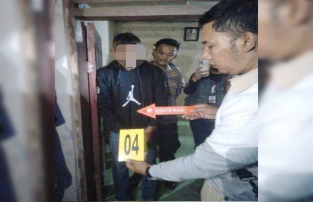 Foto : pelaku berjaket reka ulang