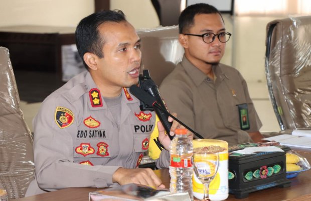 Foto: Kapolres Sumenep Akbp Edo Satya Kentriko dan Ketua PN Sumenep Arie Andhika Adikresna