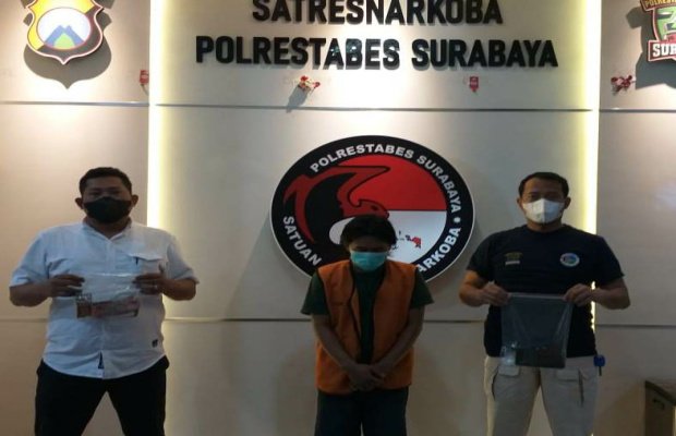 Foto: Penjual nasi bebek yang ditangkap polisi karena edarkan sabu