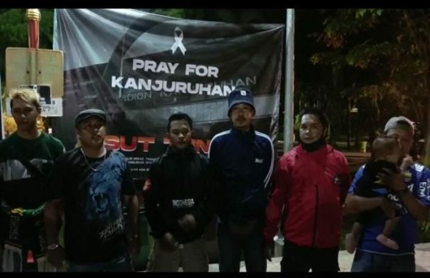 Foto: Para suporter bola Sumenep saat menggelar deklatasi damai