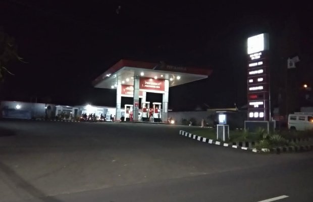 Foto: Pertamina SPBU  54-881-14 di Jalan Cluster Diponegoro Land  no 8, Desa Glagahwero,
