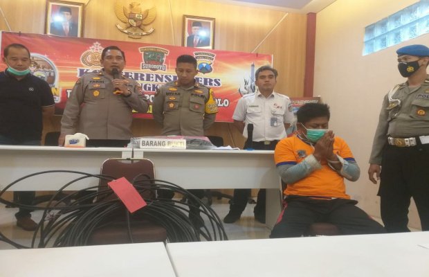 Foto: Saat konfrensi Pres, tetsangka menagis dan meminta maaf kepada awak media serta masyarakat yang melihat vidionya.