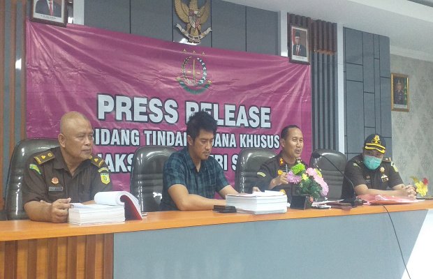 Foto: Dari Kanan, Kasi Pidsus Kejari Sumenep, Dony Suryahadi Kusuma, SH.MH, Kepala Kejaksaan, Trimo, SH.MH, Kasi Intel, Novan Bernadi, SH.MH dan Jaksa Teddy