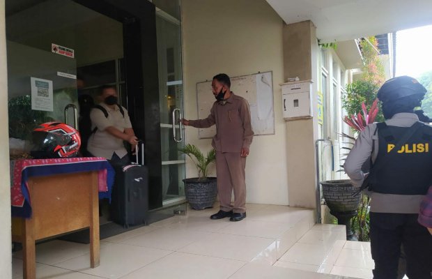 Foto : Penggeledahan
