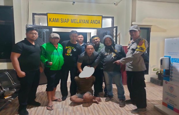 Foto: Tersangka saat diamankan Petugas