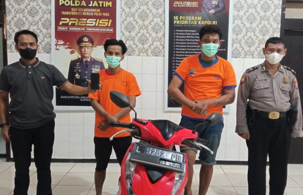 Foto: Polsek Tandes Pamerkan tersangka berikut barang buktinya saat konfrensi pres 
