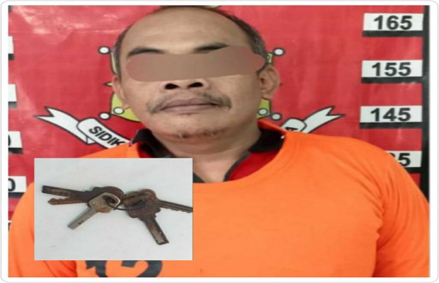 Foto: tersangka berikut barang buktinya saat diamankan petugas Kepolsek Tenggilis Mejoyo Surabaya 