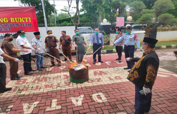 Foto: Pemusnahan sejumlah Barang Bukti (BB) oleh Forkopimda Sumenep