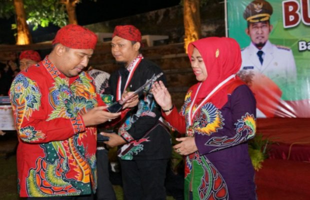 Foto: Bupati Sumenep Achmad Fauzi (kiri)