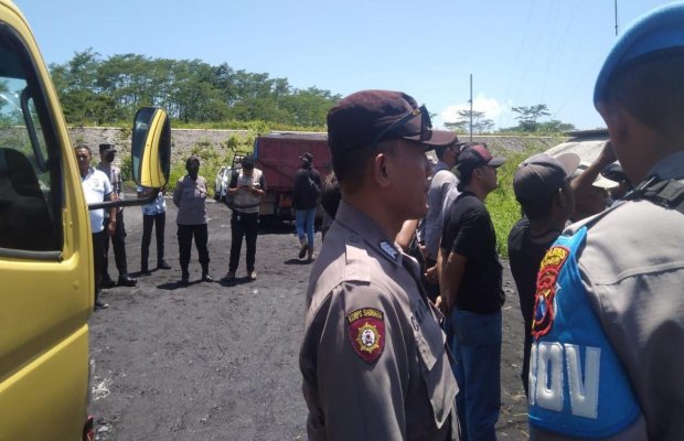 Foto : suasana saat petugas berada dilokasi