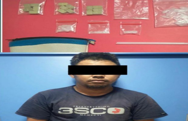 Foto: tersangka dan barang buktinya sabu serta Pil Extasi saat berada di Kantor polisi