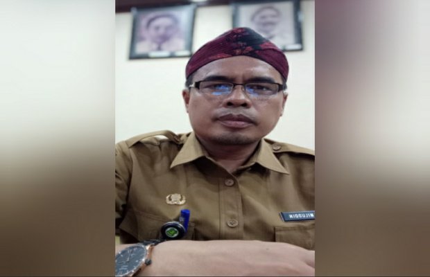 Foto: Kamiluddin, Kepala bagian kesejahteraan masyarakat saat ditemui di ruang kerjanya