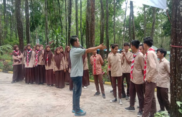 Foto: siswa-siswi, tiga Kepala SMK di Kabupaten Jember,