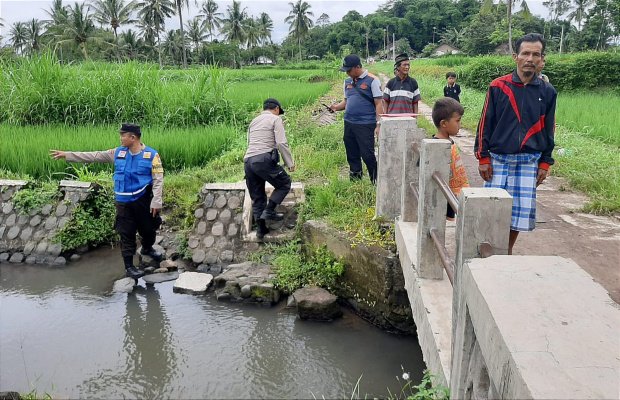 Foto: Anggota polisi di TKP