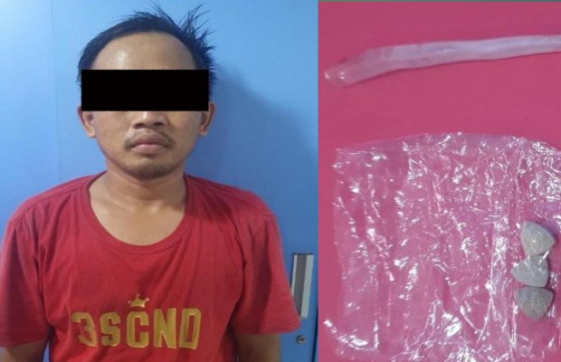 Foto: tersangka saat di glandan petugas ke Polres Pelabuhan Tanjung Perak Surabaya