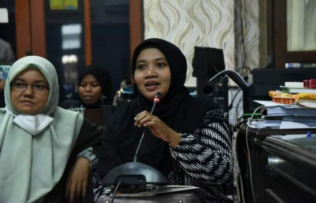 Foto: Ketua KPI Sumenep Nunung Fitriana (kanan, baju hitam)