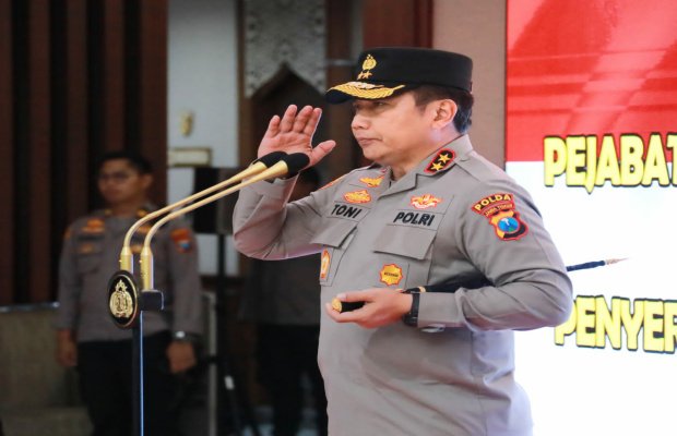 Foto: Kapolda Jatim Saat memimpin serah terima pejabat utama Polda Jatim dan Jajaran Polres