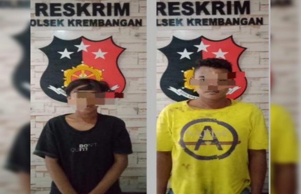 Foto: Dua Tersangka berikut barang buktinya saat diamankan petugas kepolisian 