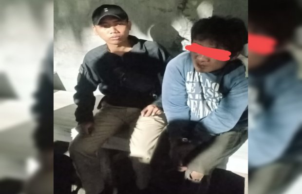 Foto: Pelaku, Fajar saat ditangkap oleh warga di Kapas Madya Surabaya 