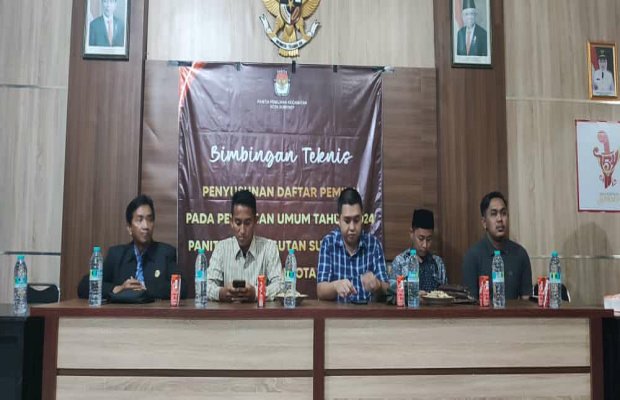 Foto: PPK Kecamatan Kota Sumenep menggelar bimtek bersama 48 PPS dari 16 desa, Minggu (5/2/2023) malam