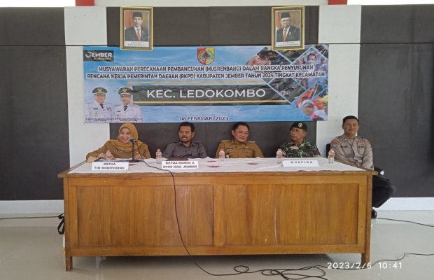 Foto: DPRD Jember Tabroni, Muspika Ledokombo dan Ketua Tim Monitoring