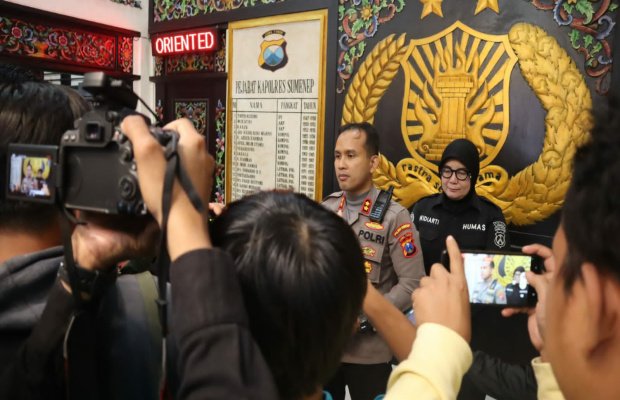 Foto: Kapolres Sumenep Saat Dikonfirmasi Sejumlah Awak Media, Senin (13/02/2023)