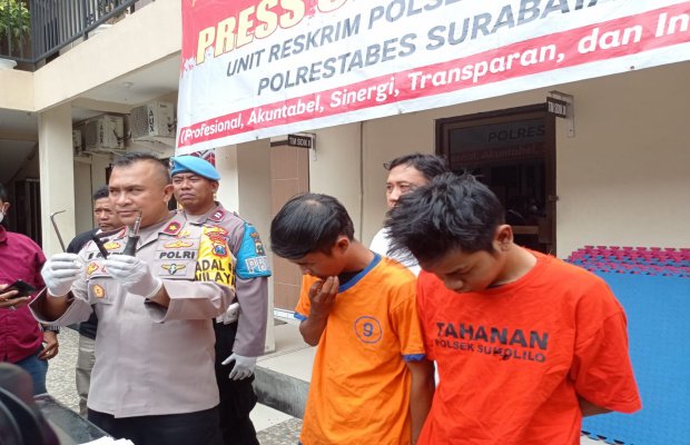 Foto: Polsek Sukolilo saat pamerkan hasil tangkapannya kepada sejumlah media, Senin (13/02)
