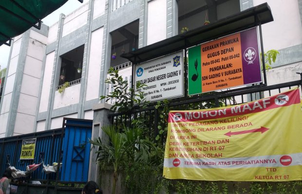 Foto: Depan sekolahan SDN Negri Gading V  Surabaya