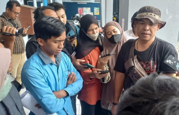 Foto: Gabungan Buruh Muda Bersatu (GBMB) Dwi Agus Budiarto saat dikonfirmasi awak media