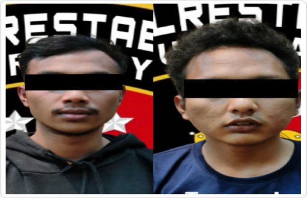 Foto: Dua Spesialis Jambret HP saat diglandan petugas kekantor polisi bersama barang bunyinya
