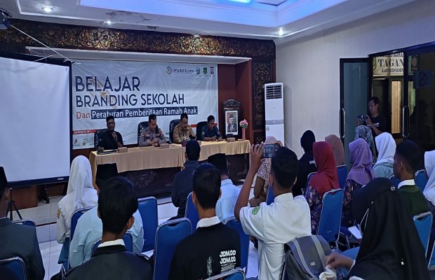 Foto: Suasana acara branding sekolah dan Pedoman Pemberitaan Ramah Anak (PPRA) yang digelar di aula Dinsos P3A Sumenep