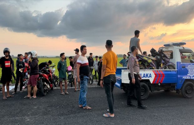 Foto: Puluhan ranmor berkenalpot brong saat dinaikkan mobil petugas