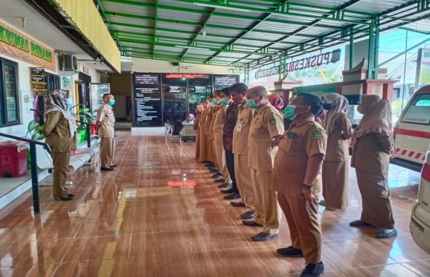 Foto: Sejumlah Staff Puskemas Rubaru Saat Mengikuti Apel